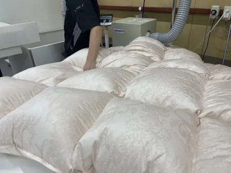 新しい生地・側の羽毛の充填・吹き込み
